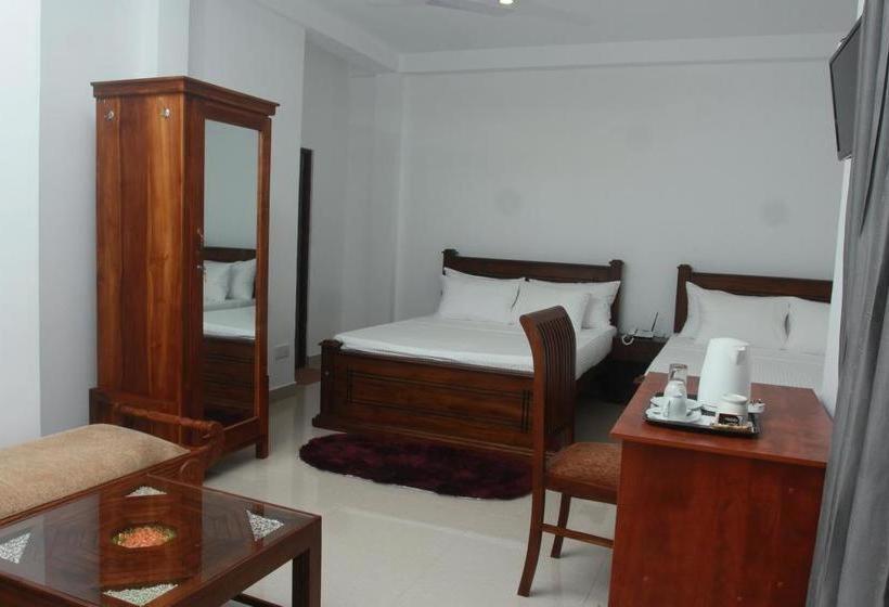 Katunayaka Kings Gate Airport Transit Hotel מראה חיצוני תמונה
